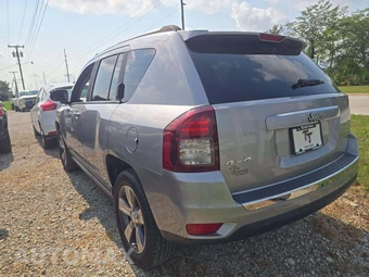 2017 Jeep Compass High Altitude Edition - miniatura 2