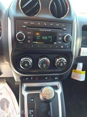 2017 Jeep Compass Latitude – miniatura 10