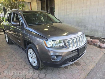 2017 Jeep Compass Latitude – miniatura 4