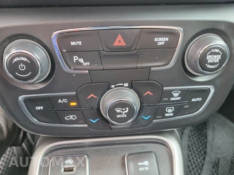 2017 Jeep Compass Latitude - miniatura 25