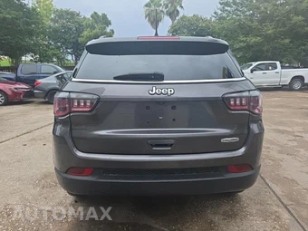 2017 Jeep Compass Latitude – miniatura 5