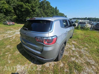 2017 Jeep Compass Latitude - miniatura 3