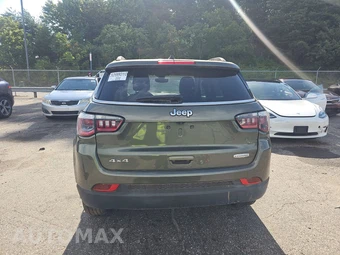 2017 Jeep Compass Latitude – miniatura 5
