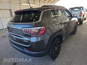 2017 Jeep Compass Latitude – miniatura 4