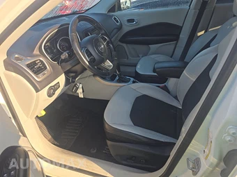 2017 Jeep Compass Latitude – miniatura 7