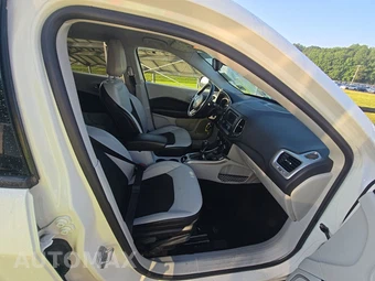 2017 Jeep Compass Latitude – miniatura 8