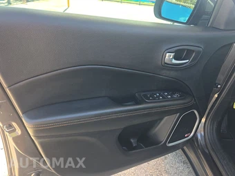 2017 Jeep Compass Limited - miniatura 9