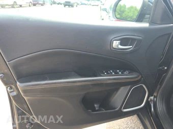 2017 Jeep Compass Limited – miniatura 9