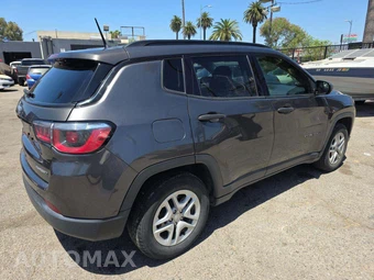 2017 Jeep Compass Sport – miniatura 3