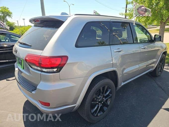 2017 Jeep Grand Cherokee Altitude Edition - miniatura 3
