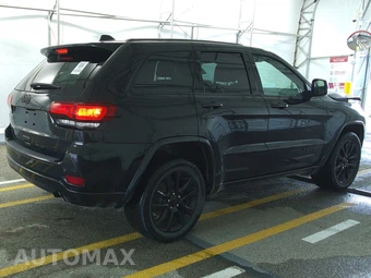 2017 Jeep Grand Cherokee Altitude Edition – miniatura 4