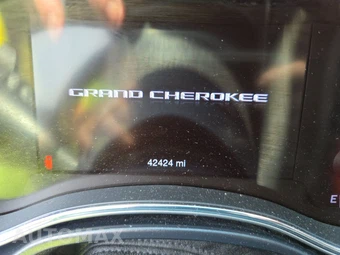 2017 Jeep Grand Cherokee Altitude Edition - miniatura 12