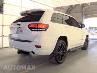 2017 Jeep Grand Cherokee Altitude Edition - miniatura 4