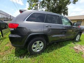 2017 Jeep Grand Cherokee Laredo - miniatura 4