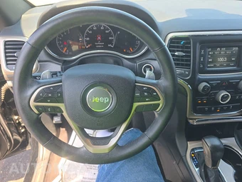 2017 Jeep Grand Cherokee Laredo - miniatura 10