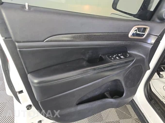 2017 Jeep Grand Cherokee Laredo – miniatura 9