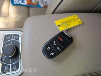 2017 Jeep Grand Cherokee Overland – miniatura 5