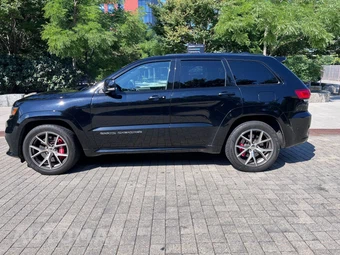 2017 Jeep Grand Cherokee SRT - miniatura 10