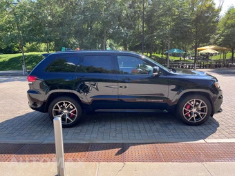 2017 Jeep Grand Cherokee SRT - miniatura 5