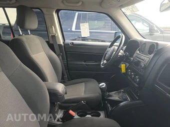 2017 Jeep Patriot Latitude - miniatura 8