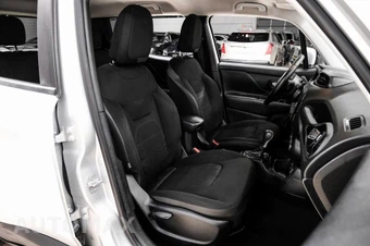 2017 Jeep Renegade Altitude Edition - miniatura 36