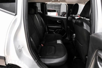 2017 Jeep Renegade Altitude Edition - miniatura 38