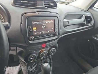 2017 Jeep Renegade Altitude Edition – miniatura 10