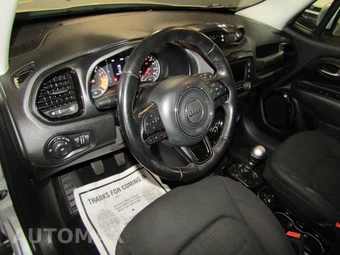 2017 Jeep Renegade Altitude Edition – miniatura 9