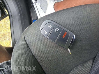 2017 Jeep Renegade Latitude – miniatura 5