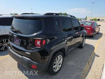 2017 Jeep Renegade Latitude – miniatura 3