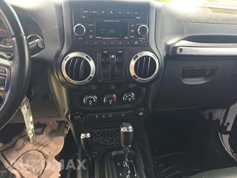 2017 Jeep Wrangler Sahara - miniatura 7