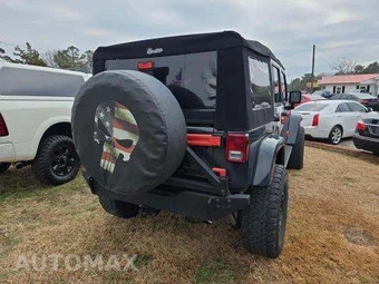 2017 Jeep Wrangler Unlimited Recon Edition - miniatura 3