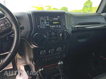 2017 Jeep Wrangler Unlimited Recon Edition - miniatura 10