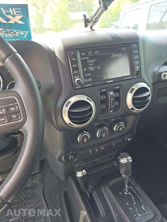 2017 Jeep Wrangler Unlimited Sahara - miniatura 10