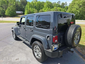2017 Jeep Wrangler Unlimited Sahara - miniatura 2