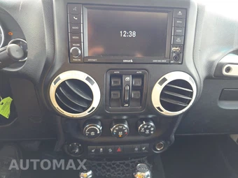 2017 Jeep Wrangler Unlimited Sahara – miniatura 11