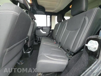 2017 Jeep Wrangler Unlimited Sahara - miniatura 13
