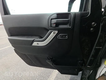 2017 Jeep Wrangler Unlimited Sahara - miniatura 9