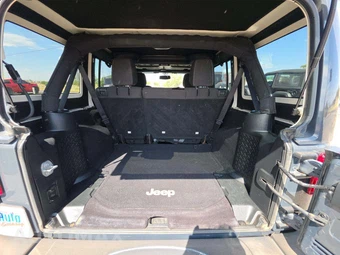 2017 Jeep Wrangler Unlimited Sahara - miniatura 11