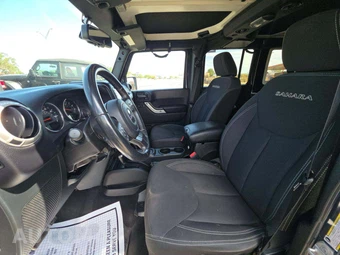 2017 Jeep Wrangler Unlimited Sahara - miniatura 3