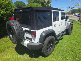 2017 Jeep Wrangler Unlimited Sahara - miniatura 3