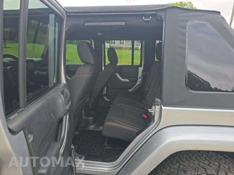 2017 Jeep Wrangler Unlimited Sahara - miniatura 10