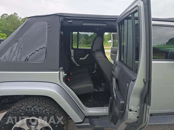 2017 Jeep Wrangler Unlimited Sahara - miniatura 13