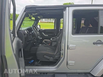 2017 Jeep Wrangler Unlimited Sahara - miniatura 3