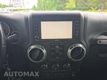 2017 Jeep Wrangler Unlimited Sahara - miniatura 7