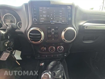 2017 Jeep Wrangler Unlimited Sahara - miniatura 10