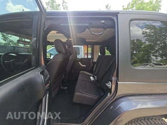 2017 Jeep Wrangler Unlimited Sahara - miniatura 13