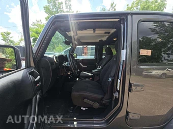 2017 Jeep Wrangler Unlimited Sahara - miniatura 6