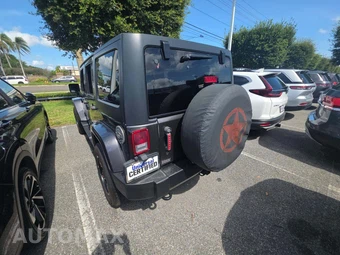 2017 Jeep Wrangler Unlimited Sahara - miniatura 2