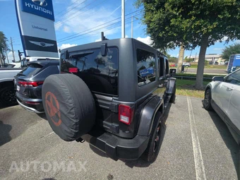 2017 Jeep Wrangler Unlimited Sahara - miniatura 3